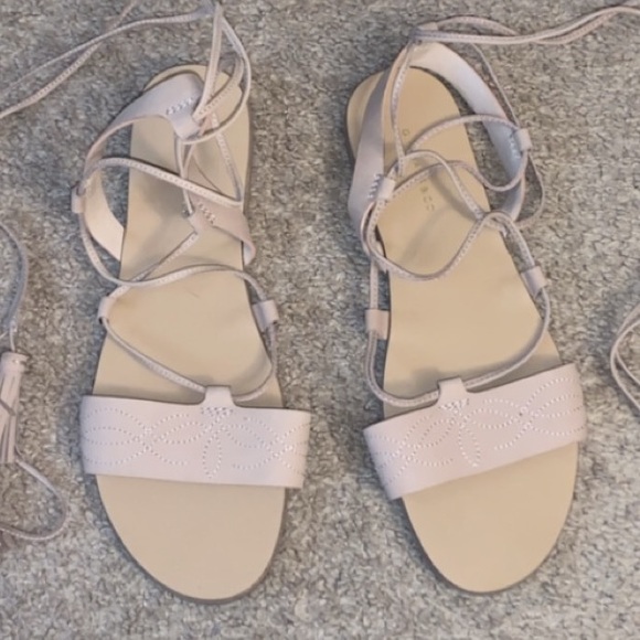 G.H. Bass & Co. sandals LIKE NEW - Picture 3 of 4